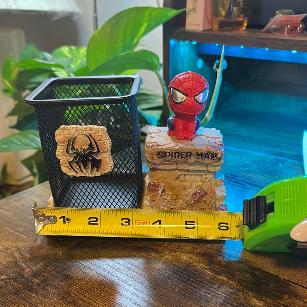 Spider-Man Pen Holder with Red and Black Design - Picture 6 of 7